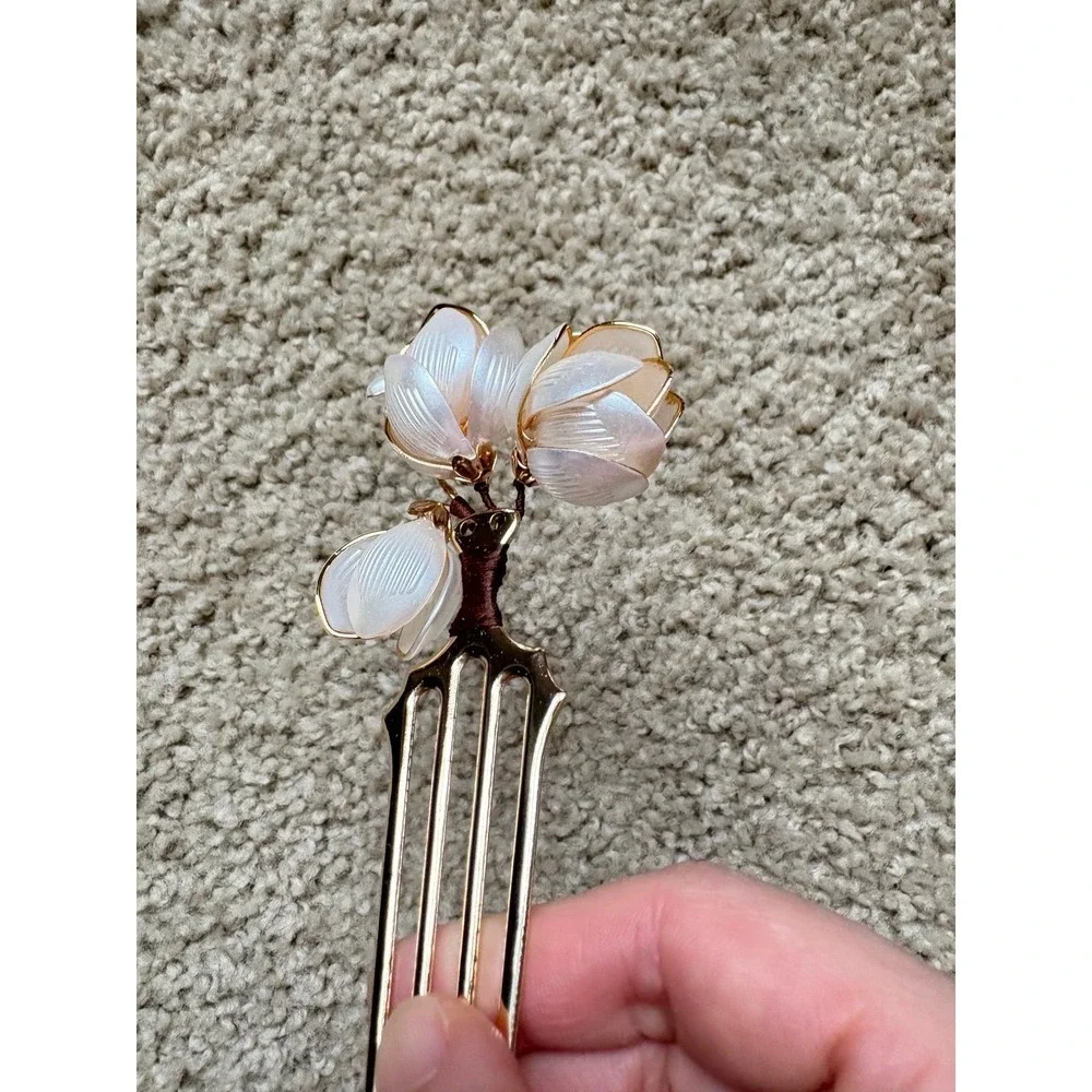 Elegant‎ Gold Magnolia Hair Comb with Faux Pearls – Vintage Style Floral Hairpin
